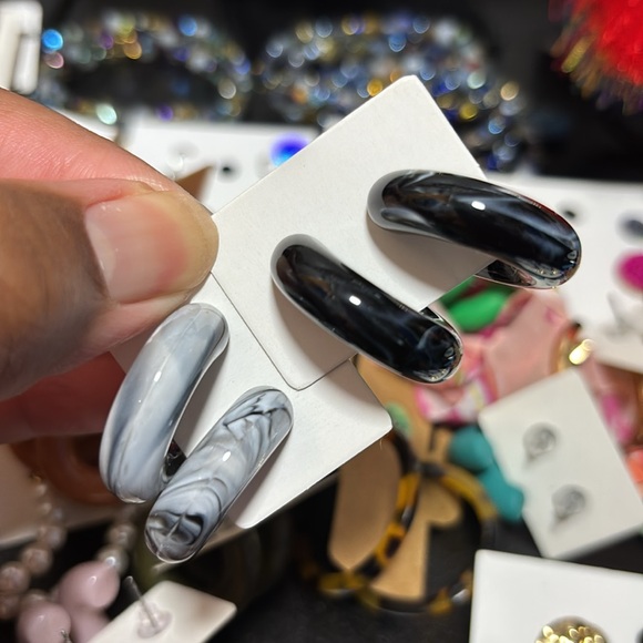 Marble Huggies • Black/White - Picture 2 of 4